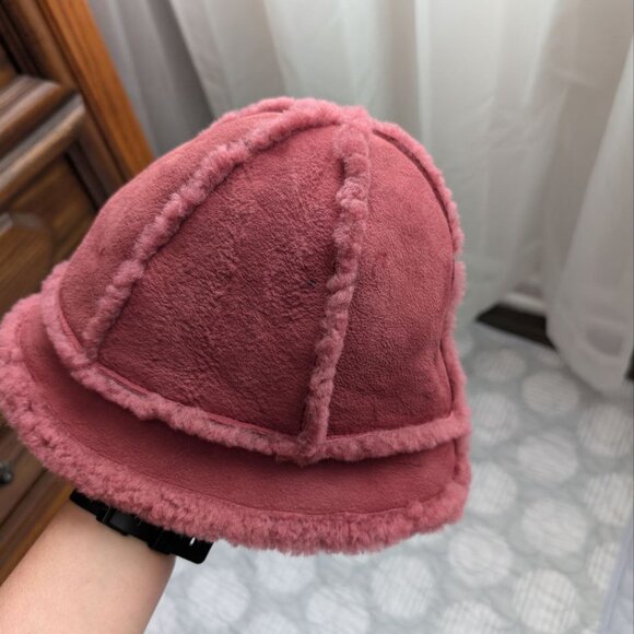 UGG Women`s Sheepskin Bucket Hat One Size Pink - Picture 9 of 15
